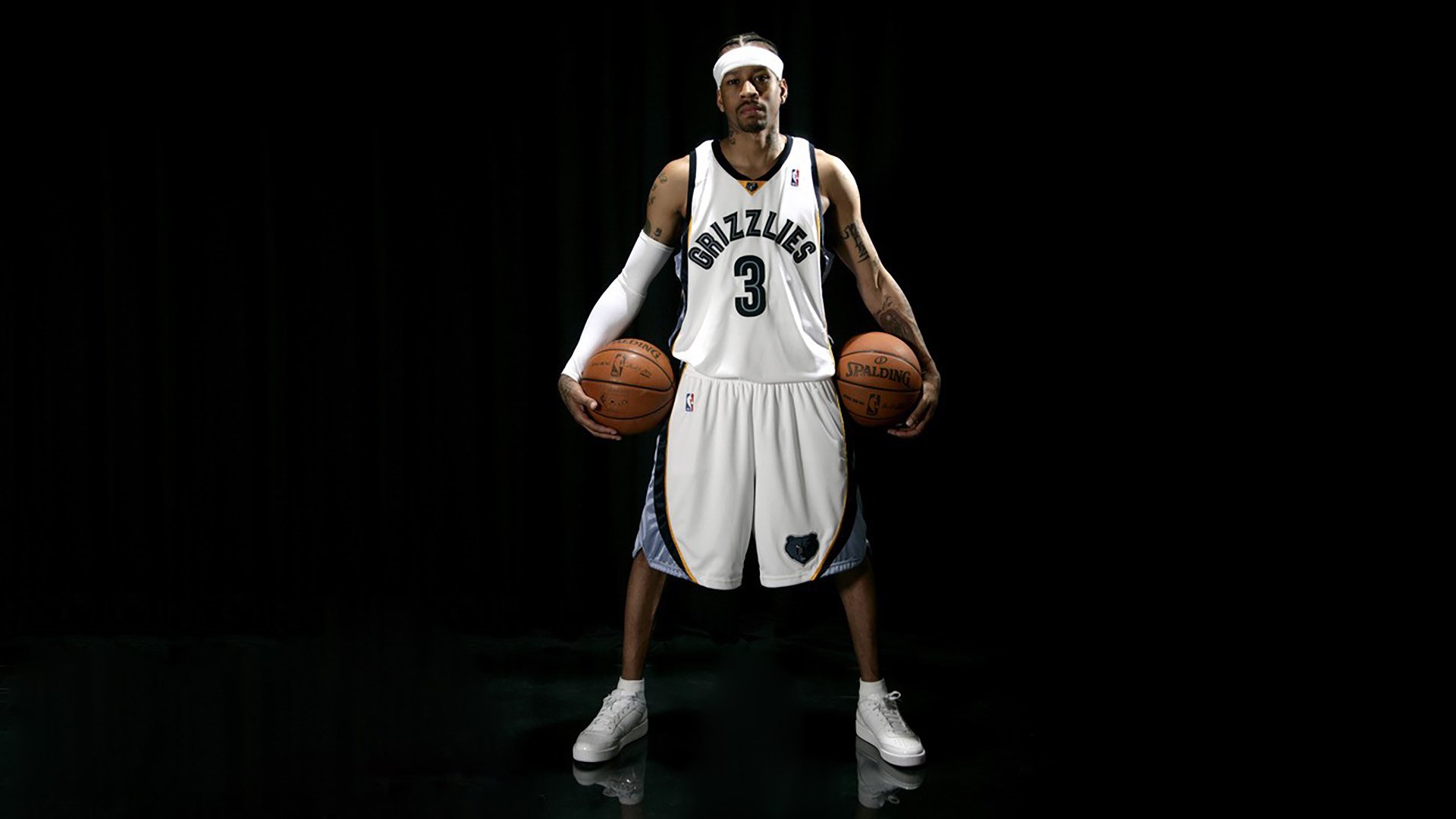 科里·简：全黑队边锋位置的领导者，突破防线如同切入刀锋，里科百科